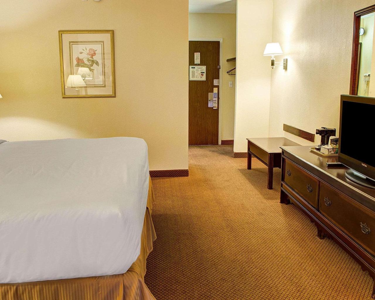 Quality Inn North Yellow Tavern Extérieur photo